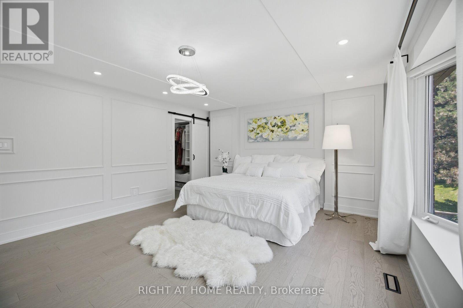 4 SIMMONS CRESCENT - 21