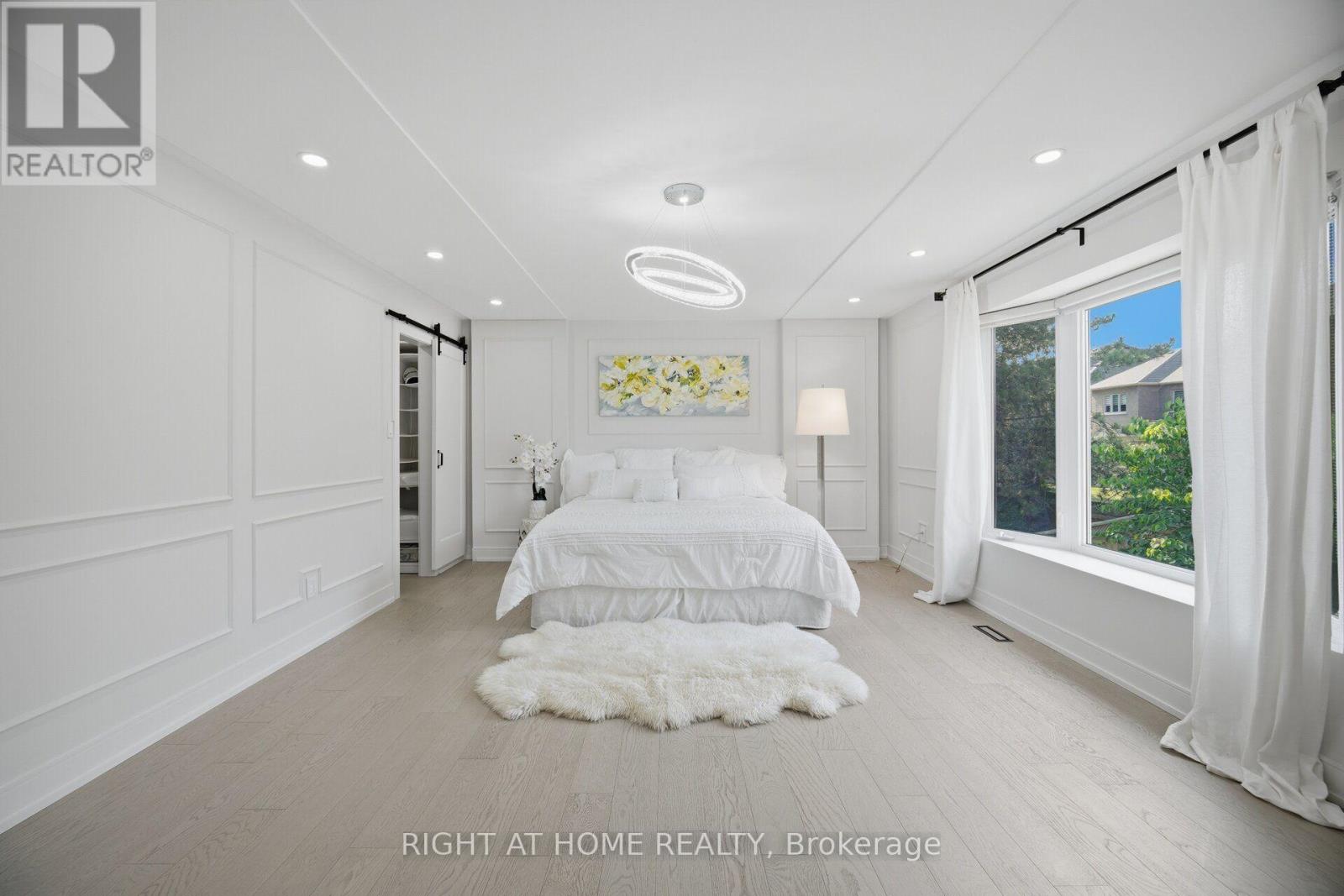 4 SIMMONS CRESCENT - 22