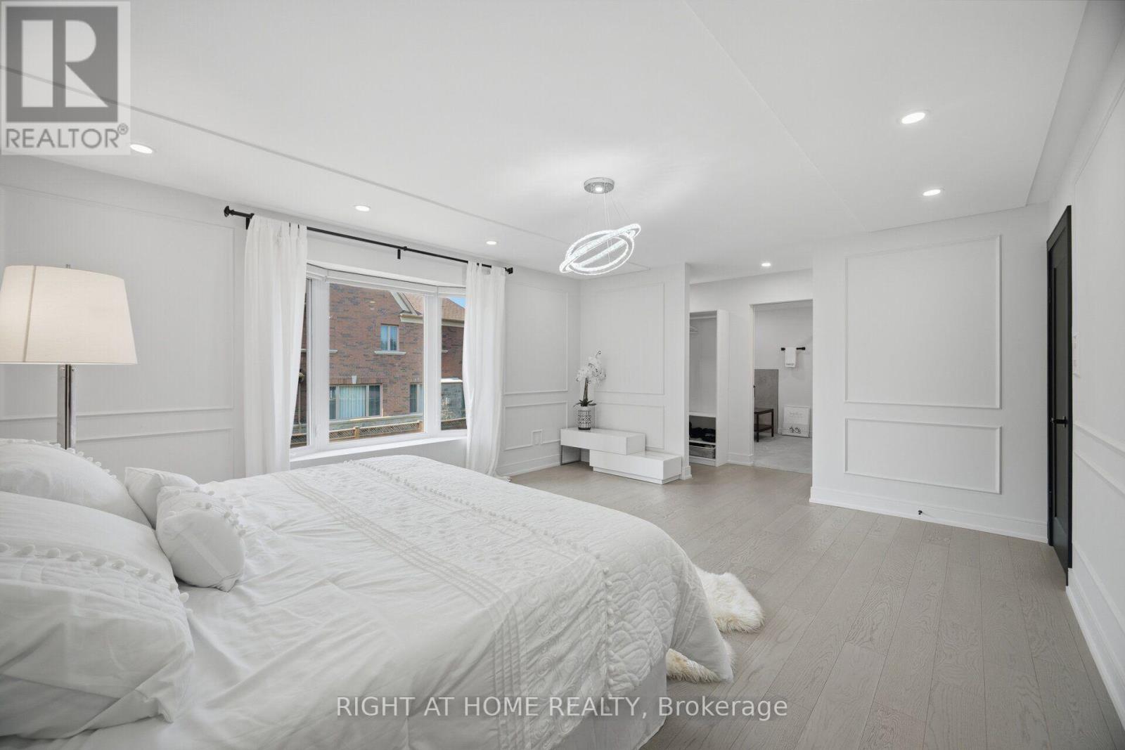 4 SIMMONS CRESCENT - 23