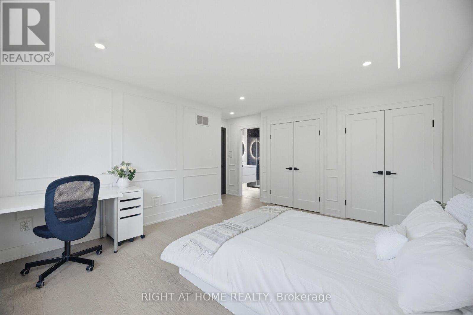 4 SIMMONS CRESCENT - 28