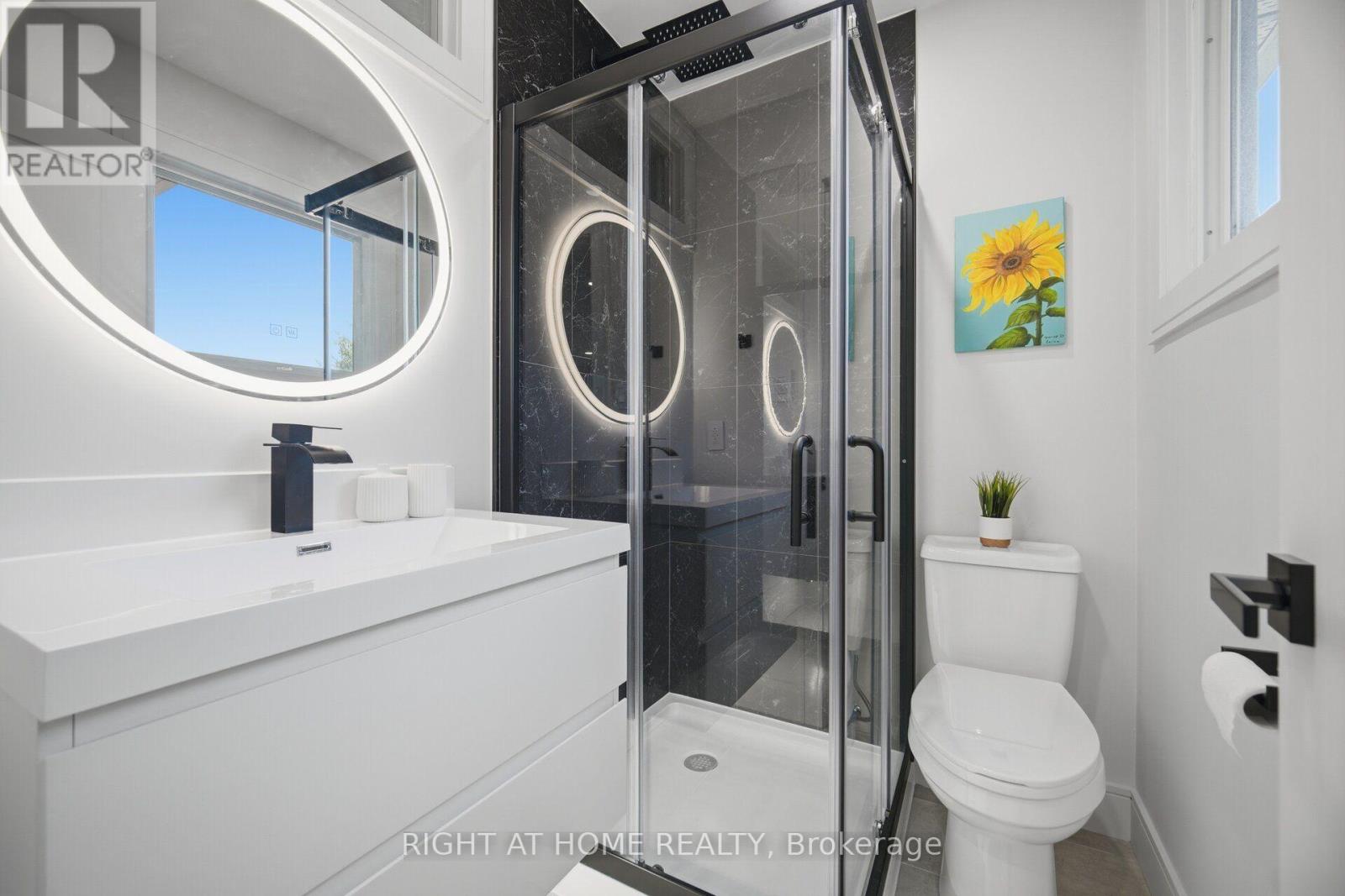 4 SIMMONS CRESCENT - 29