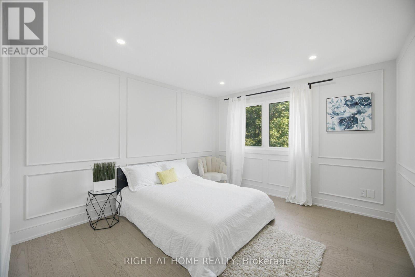 4 SIMMONS CRESCENT - 30