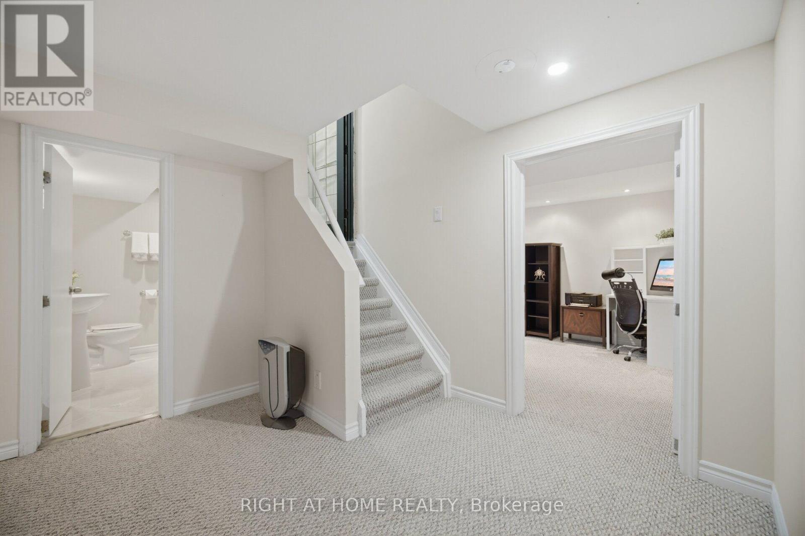 4 SIMMONS CRESCENT - 34