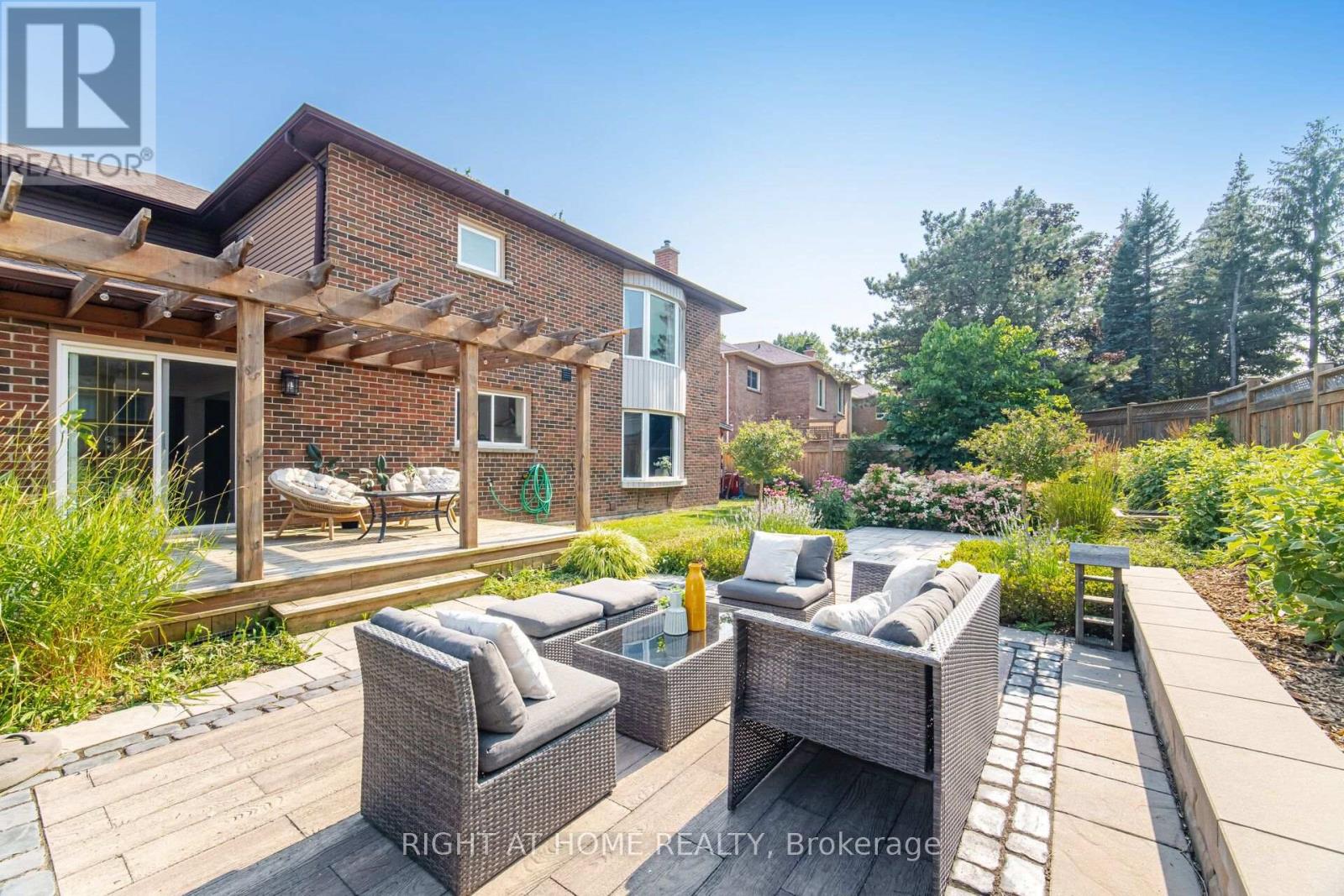 4 SIMMONS CRESCENT - 45