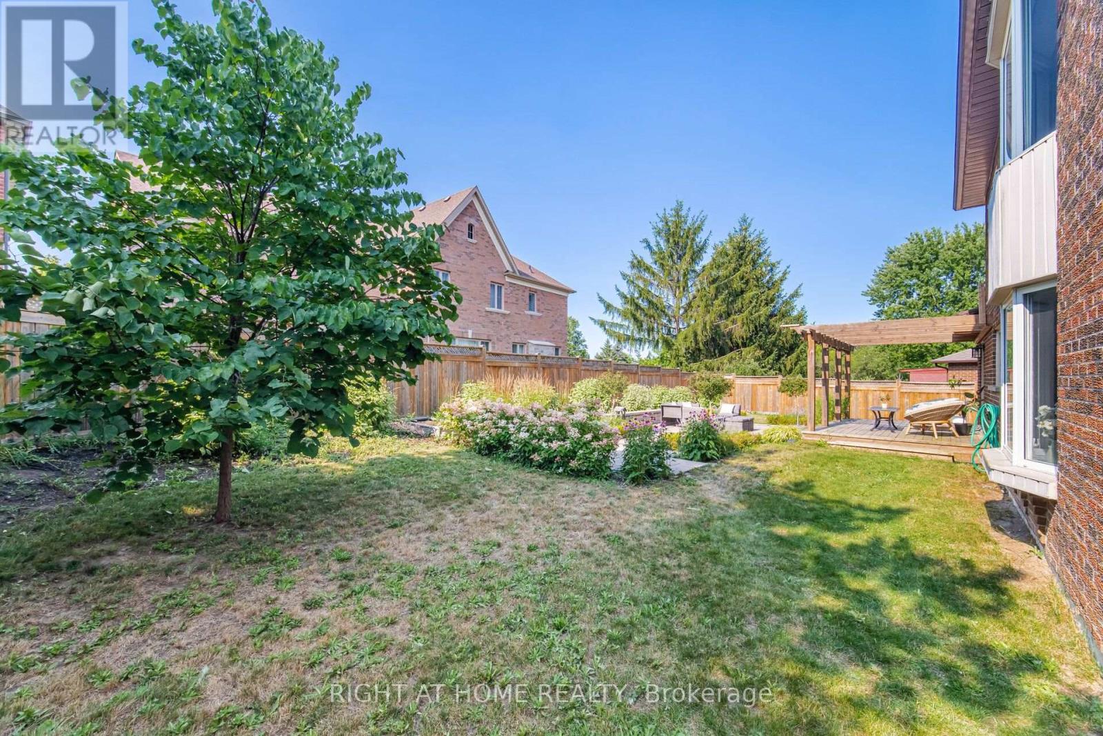 4 SIMMONS CRESCENT - 47