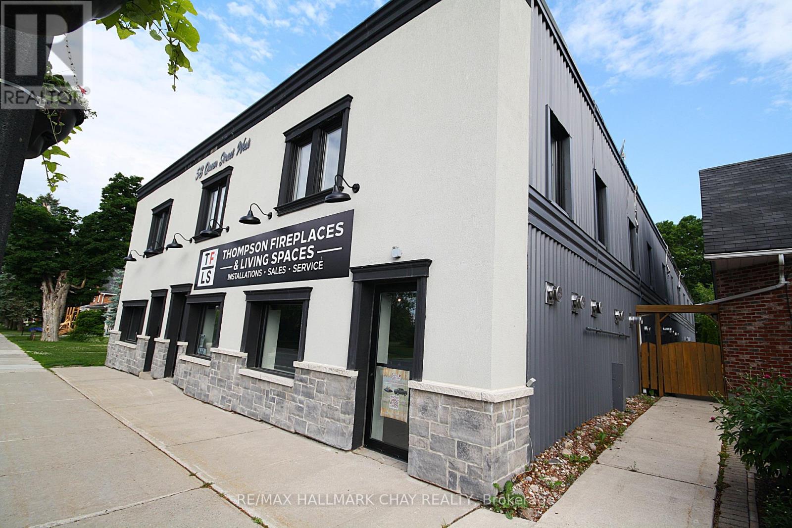 4 - 58 QUEEN STREET W