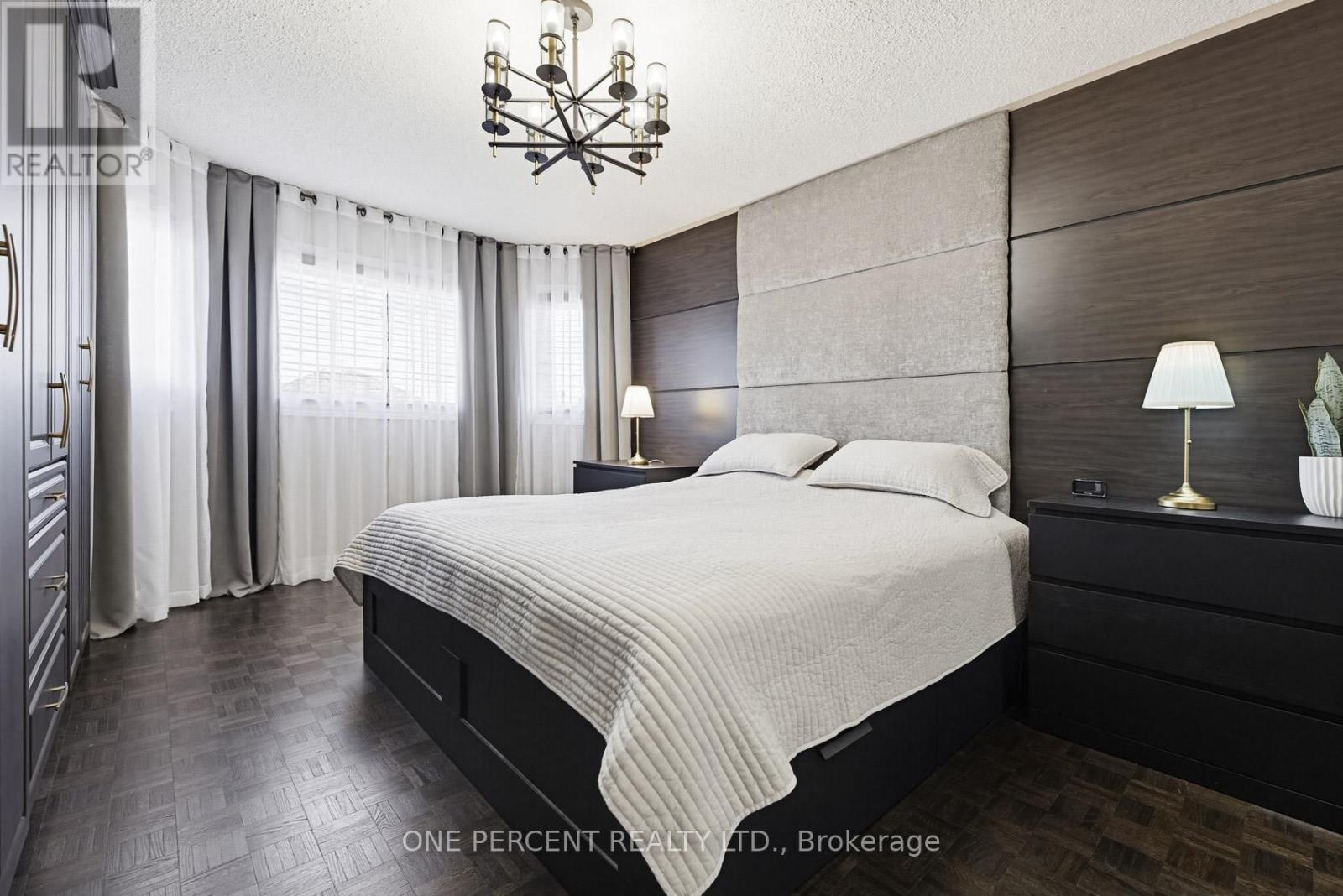 36 COACHWOOD MANOR COURT - 23