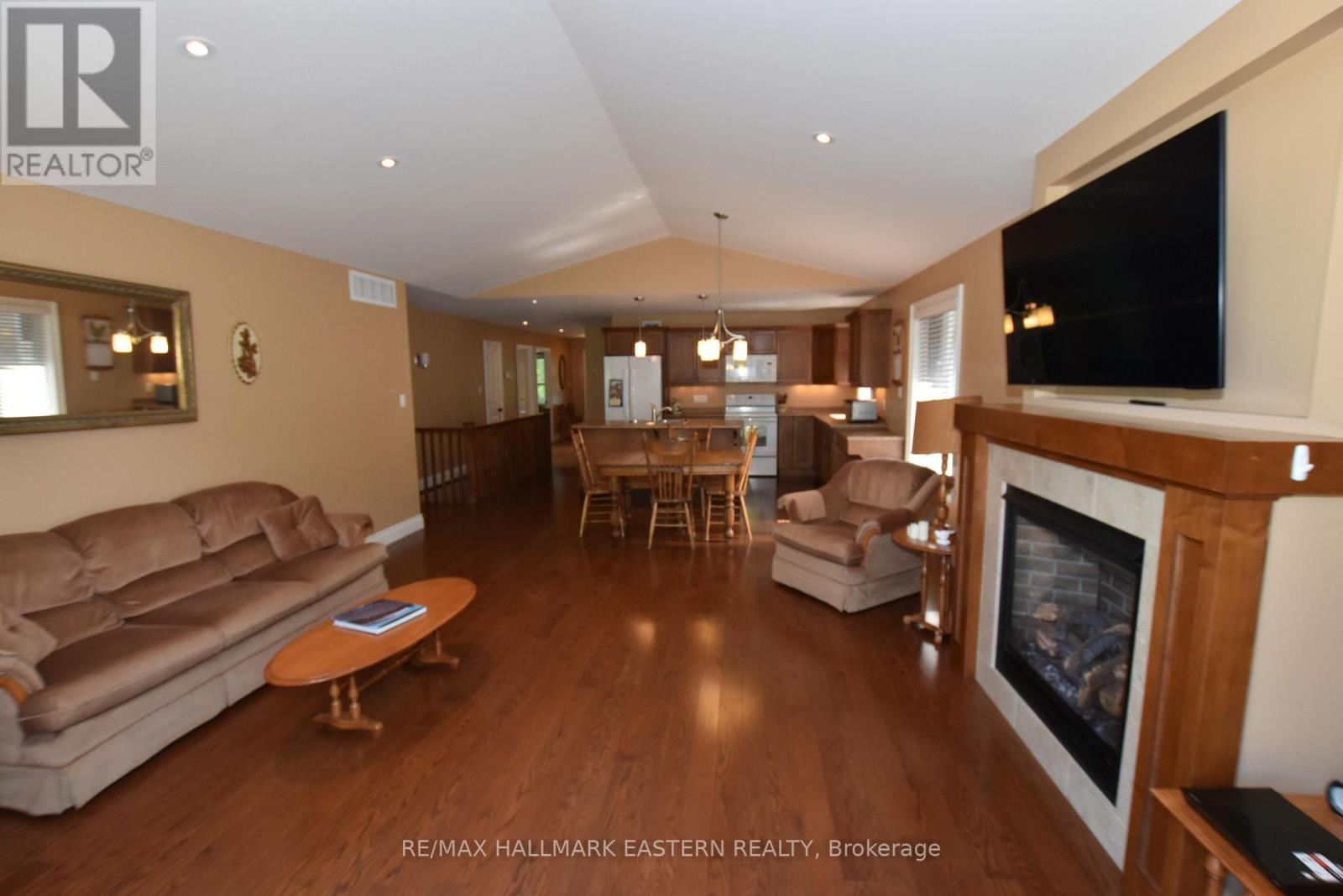428 RAYMOND STREET - 11