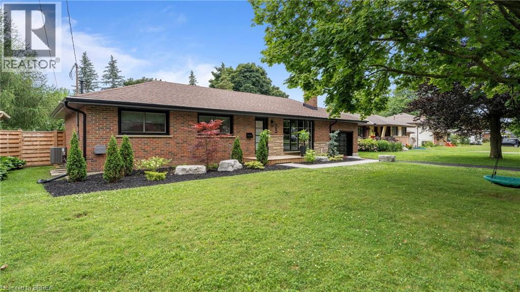 25 SENECA Crescent - 3