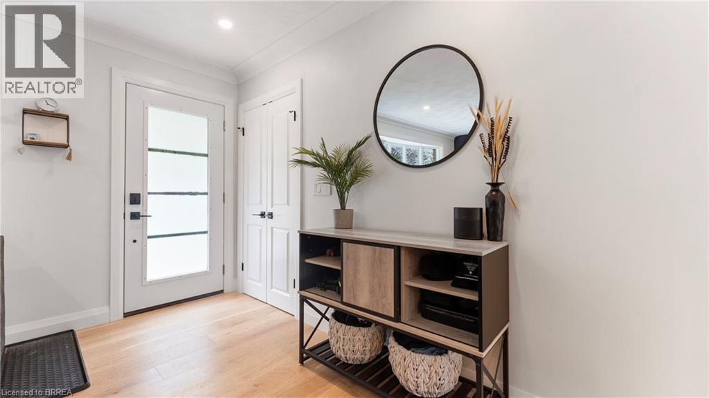 25 SENECA Crescent - 6