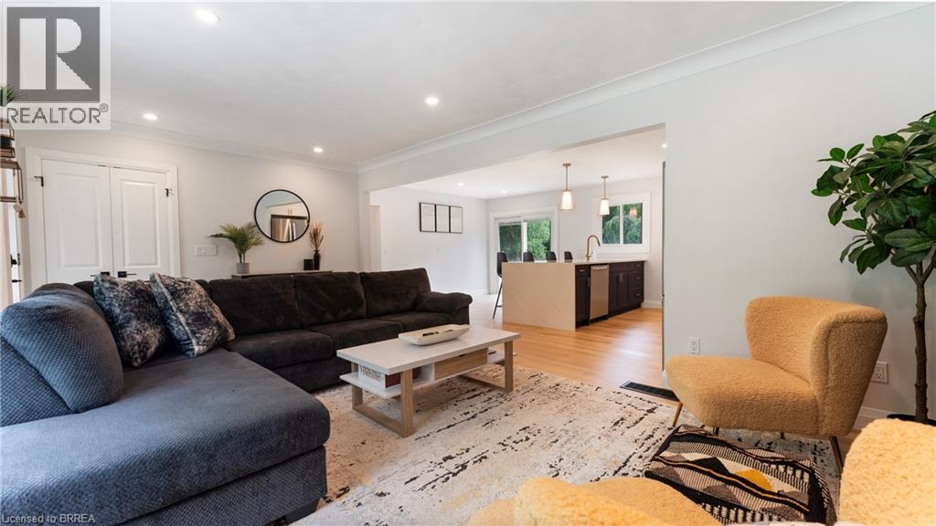 25 SENECA Crescent - 9