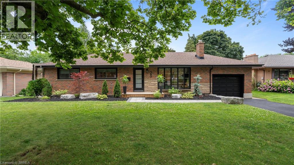 25 SENECA Crescent - 1