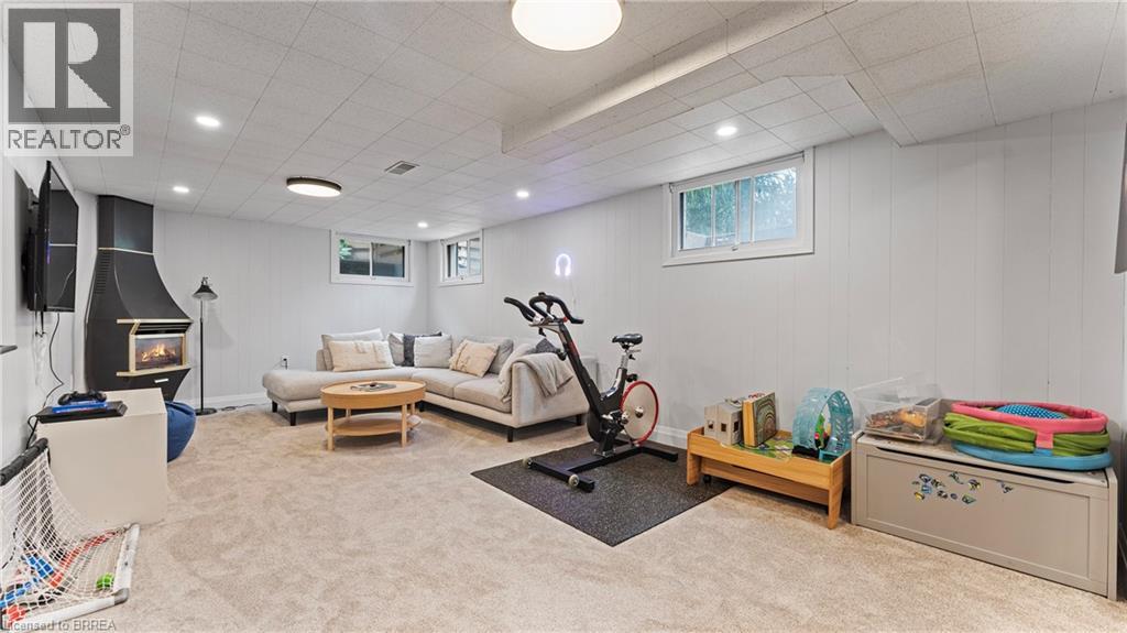 25 SENECA Crescent - 21