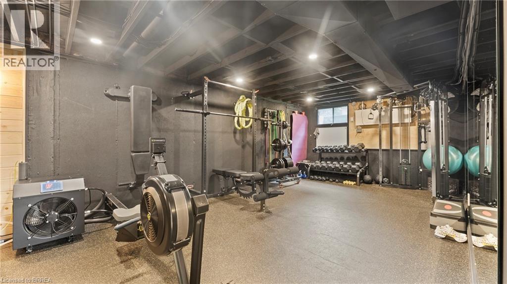 25 SENECA Crescent - 22