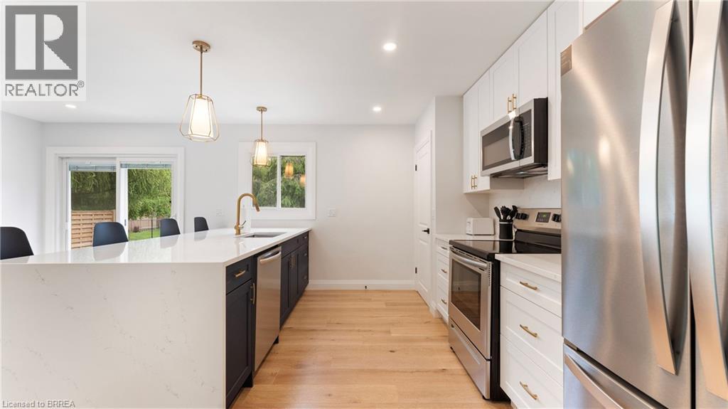 25 SENECA Crescent - 10