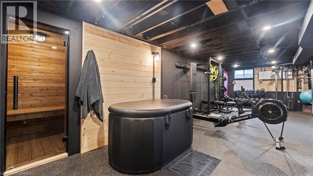 25 SENECA Crescent - 25