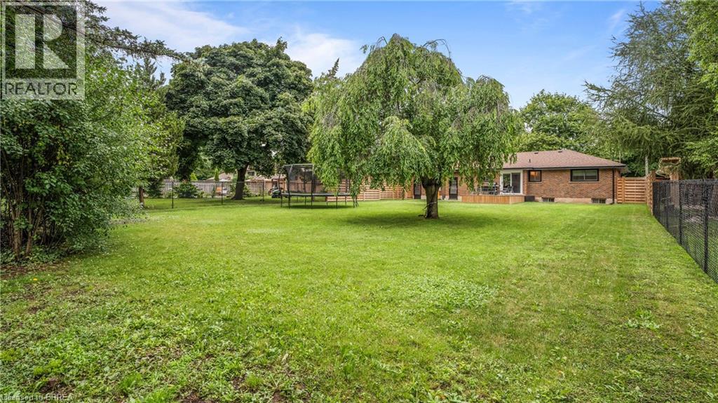25 SENECA Crescent - 35