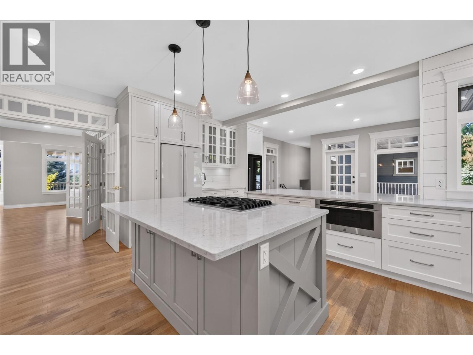 4940 16 Street NE - 11