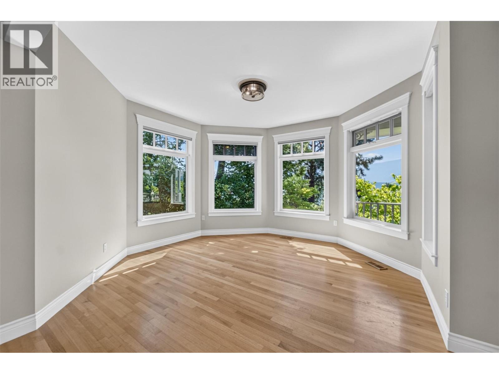 4940 16 Street NE - 30