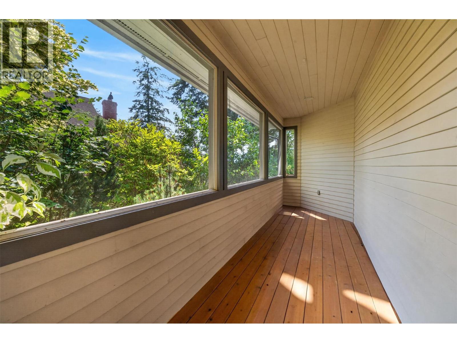 4940 16 Street NE - 37