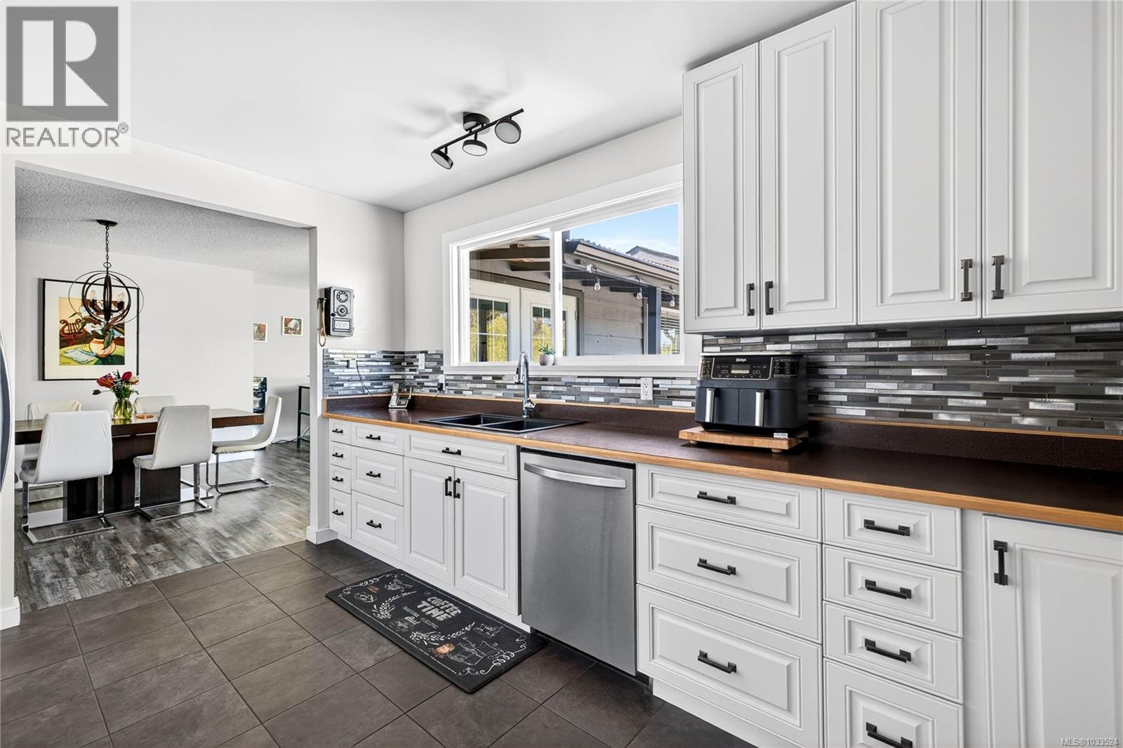215 Maliview Dr - 11