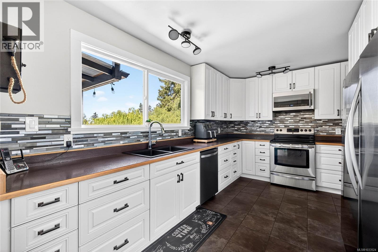 215 Maliview Dr - 10