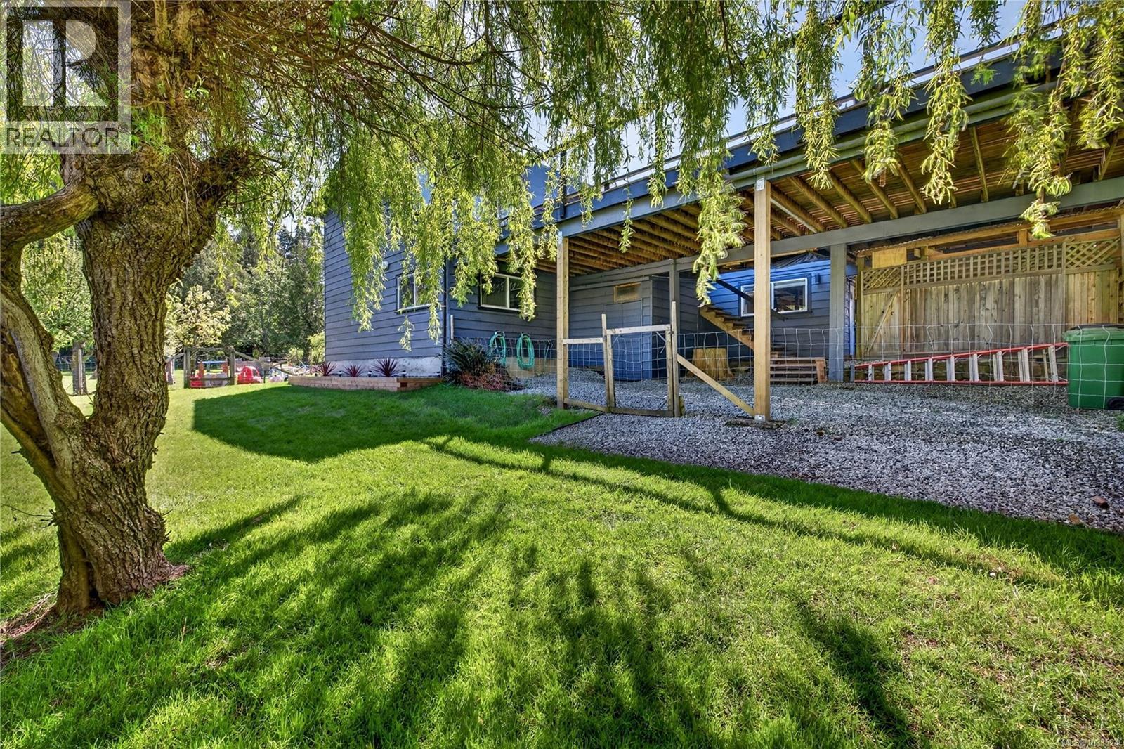 215 Maliview Dr - Image 32