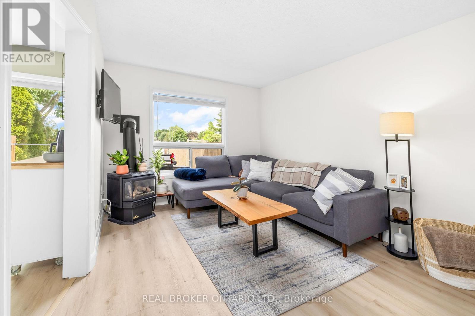 223 JAMIESON STREET - Image 10