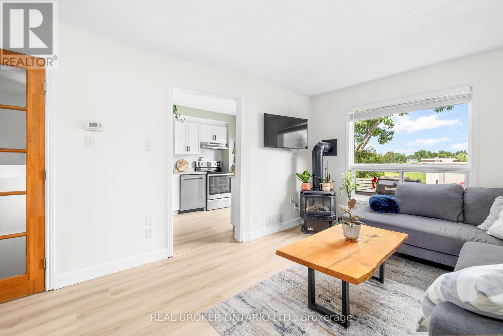 223 JAMIESON STREET - Image 12