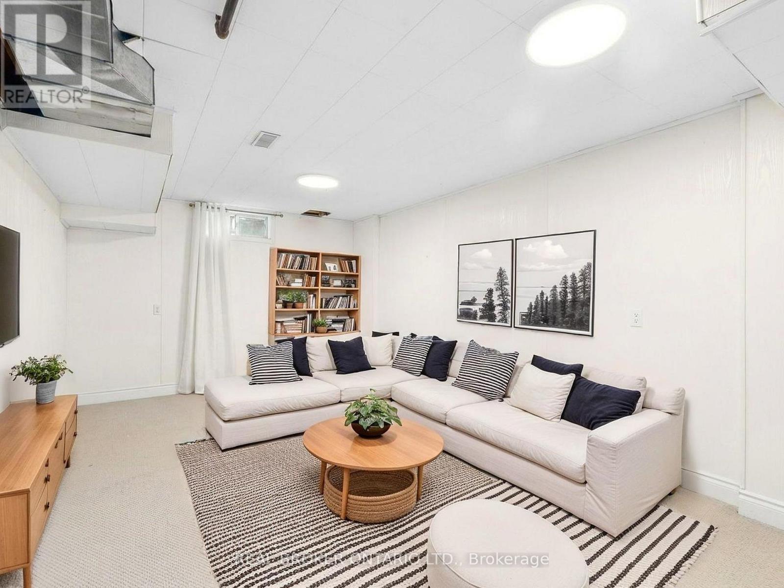 223 JAMIESON STREET - Image 31
