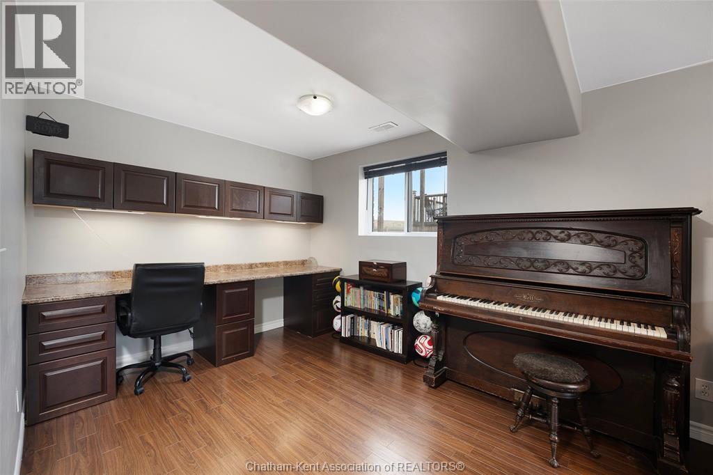 67 Azar AVENUE - 38