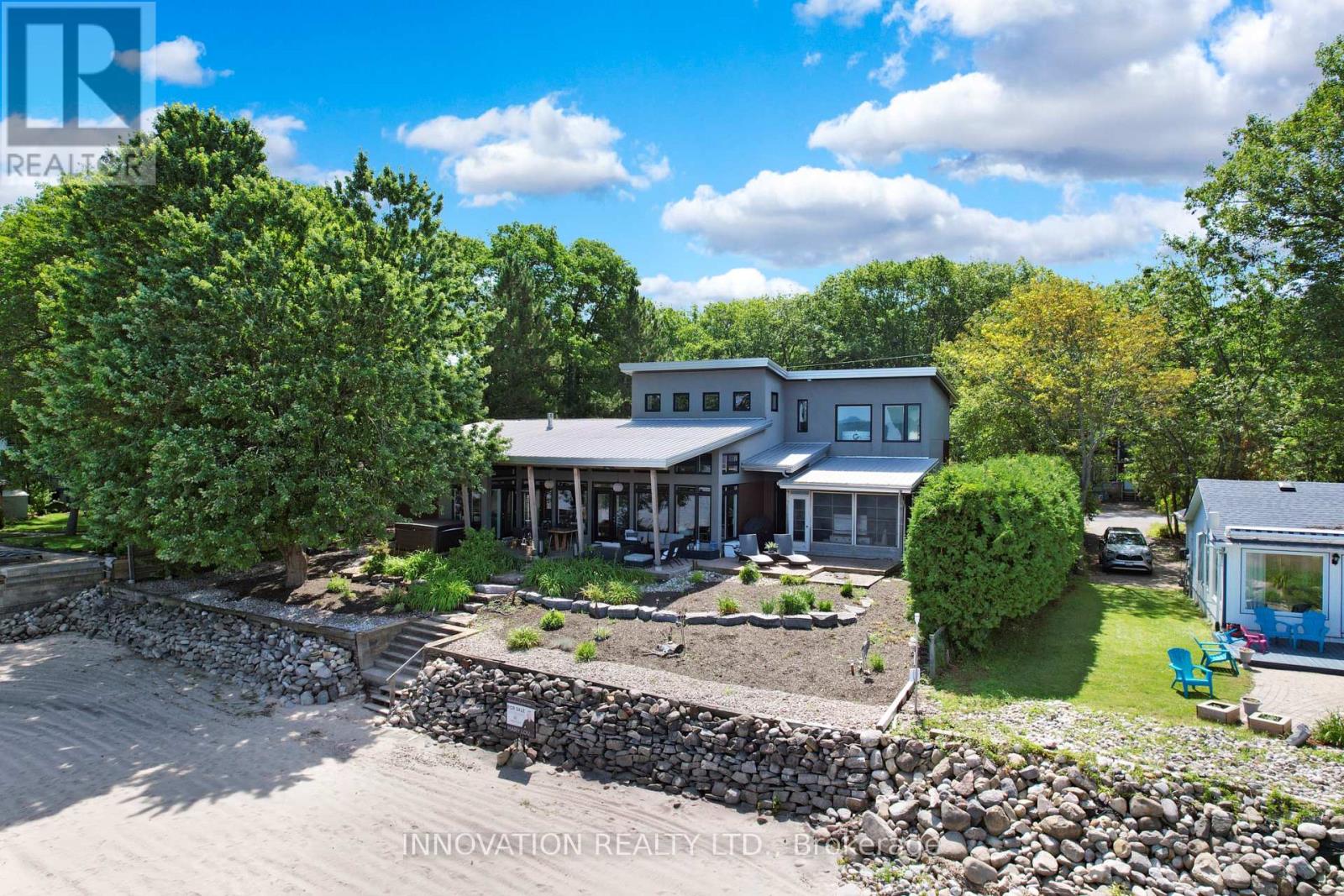 684 BAYVIEW DRIVE - 2