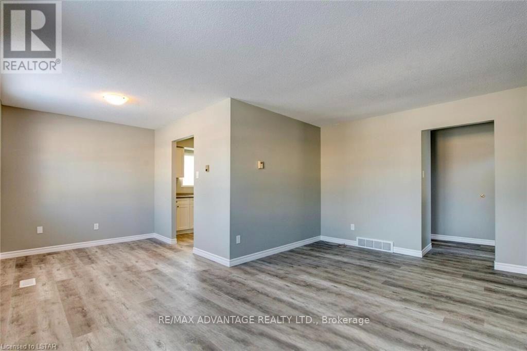 9 CAMELOT CRESCENT - 11