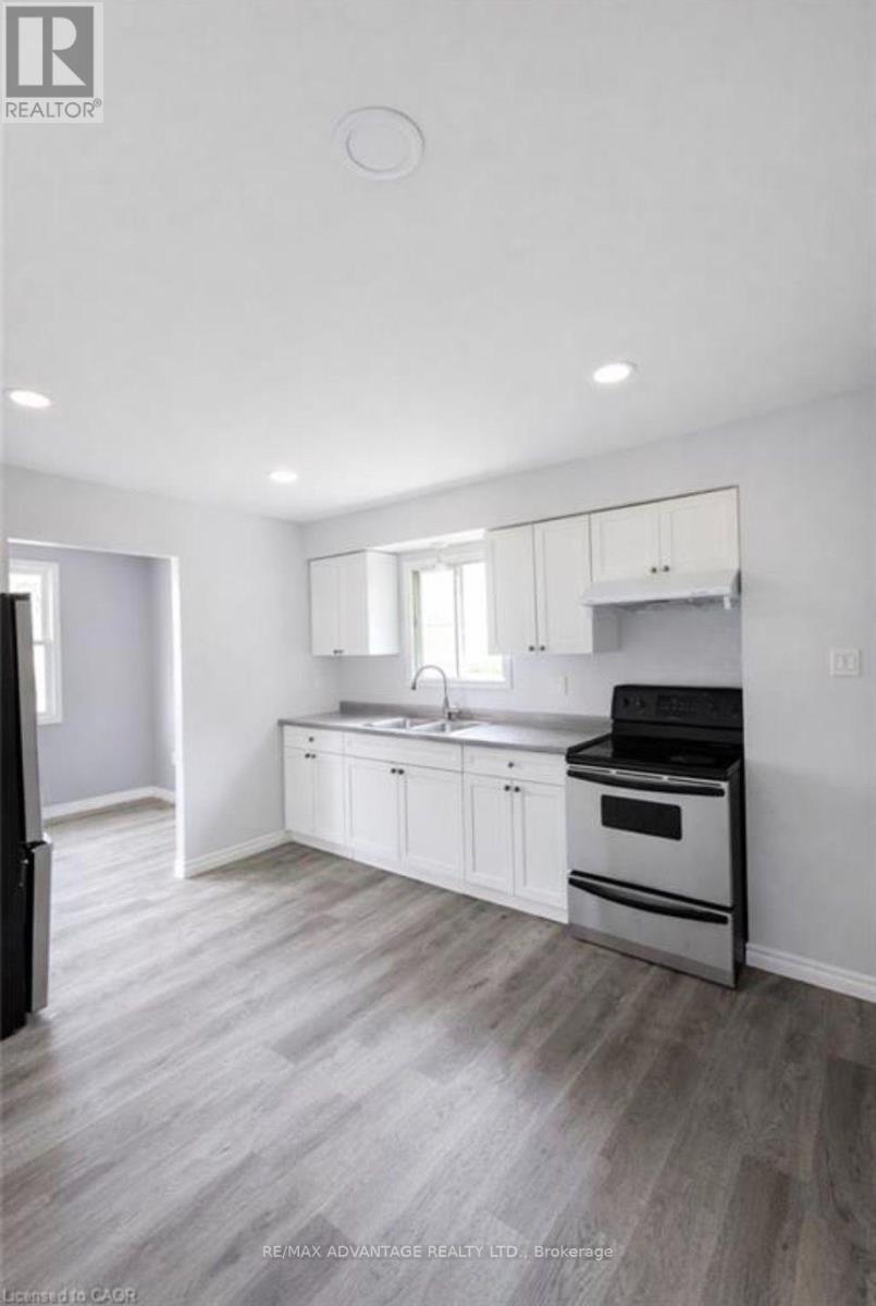 9 CAMELOT CRESCENT - 13