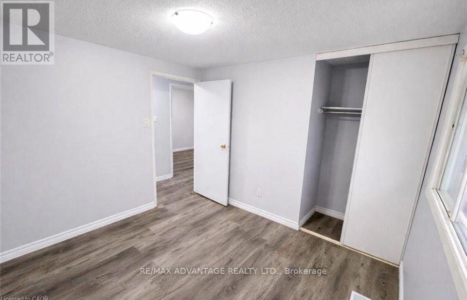 9 CAMELOT CRESCENT - 19