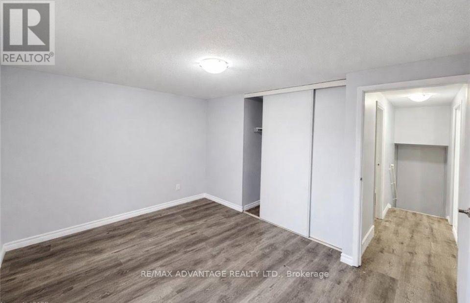 9 CAMELOT CRESCENT - 20