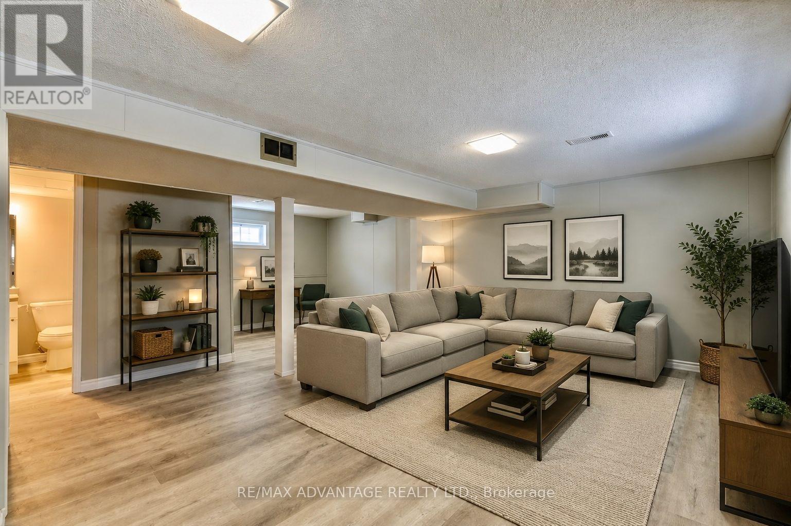 9 CAMELOT CRESCENT - 7