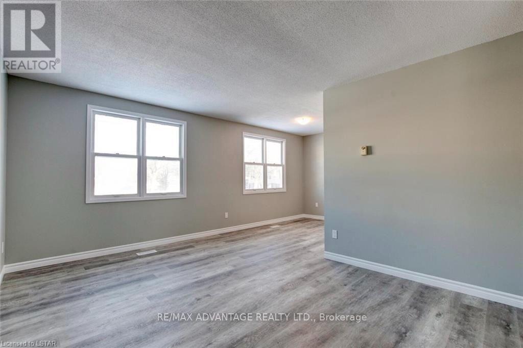 9 CAMELOT CRESCENT - 9