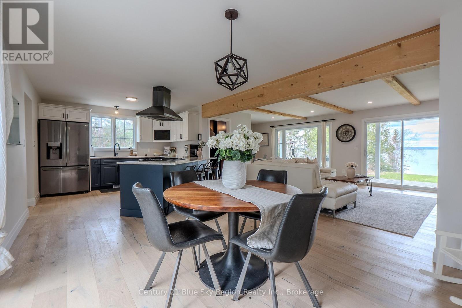 64 NINOVAN ROAD E - 11