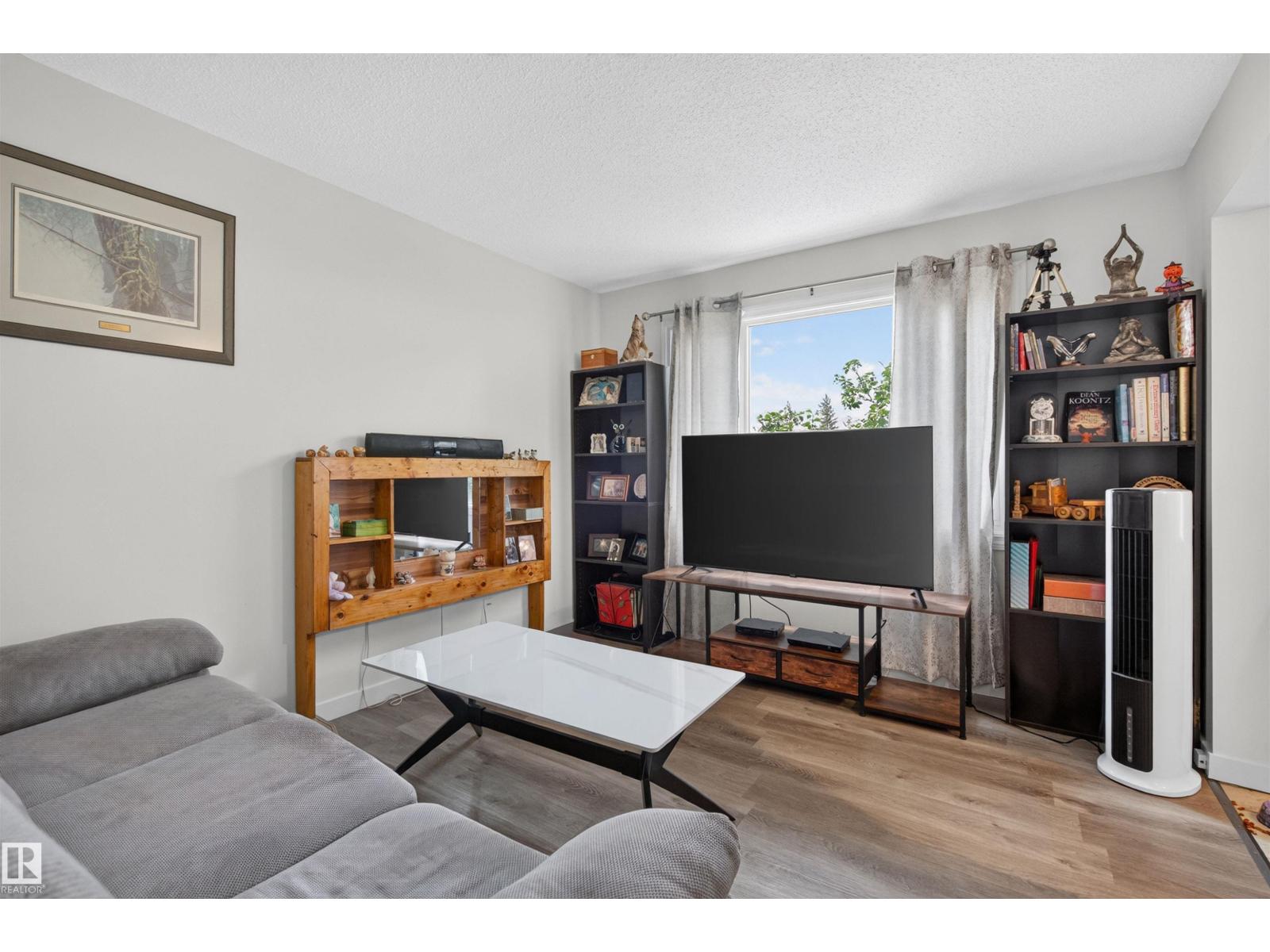 #12 14120 80 ST NW - 11