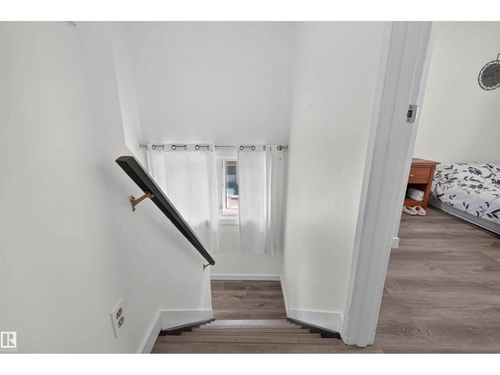 #12 14120 80 ST NW - 4