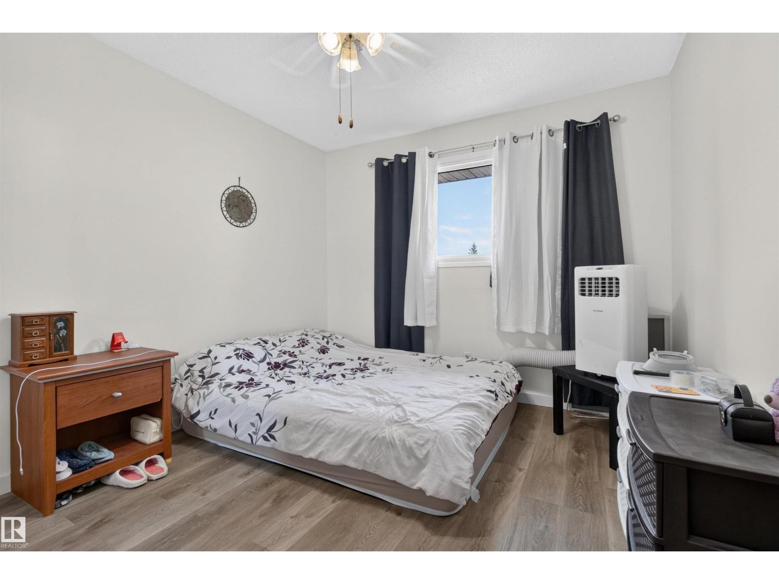 #12 14120 80 ST NW - 5