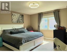 Bedroom 2 - 350 Gilpin Drive, Newmarket, ON L3X3H2 Photo 7