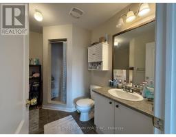 Bedroom 3 - 350 Gilpin Drive, Newmarket, ON L3X3H2 Photo 8