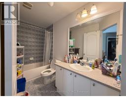 Bedroom 4 - 350 Gilpin Drive, Newmarket, ON L3X3H2 Photo 9