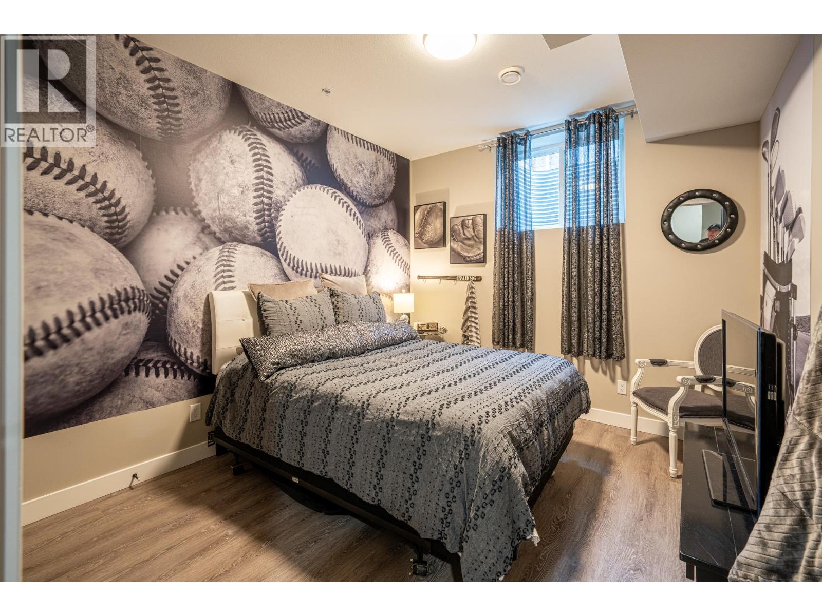 #5 2444 York Avenue - 30