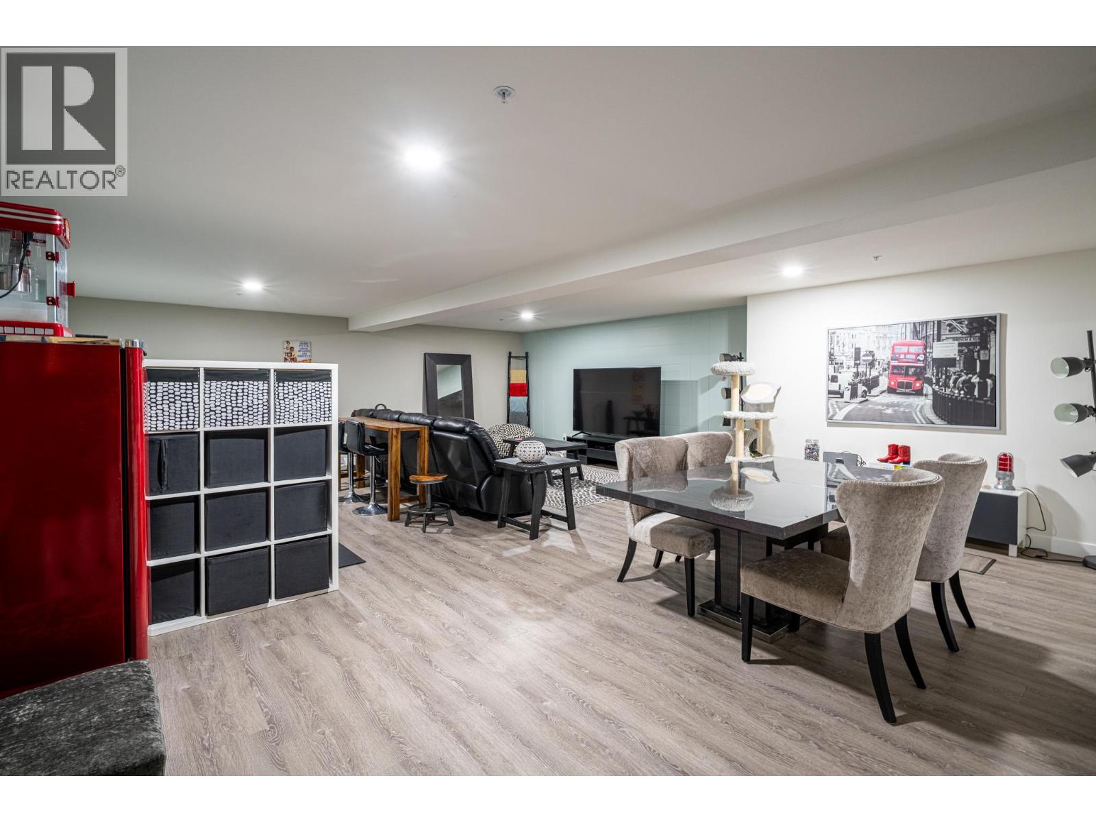 #5 2444 York Avenue - 44