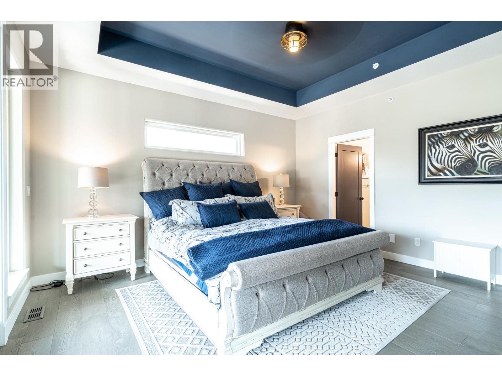 #5 2444 York Avenue - 14