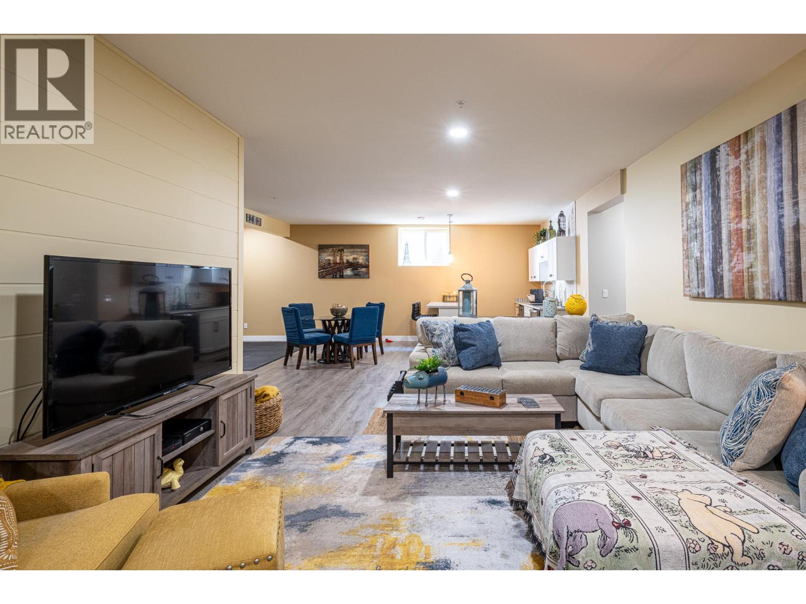 #5 2444 York Avenue - 39