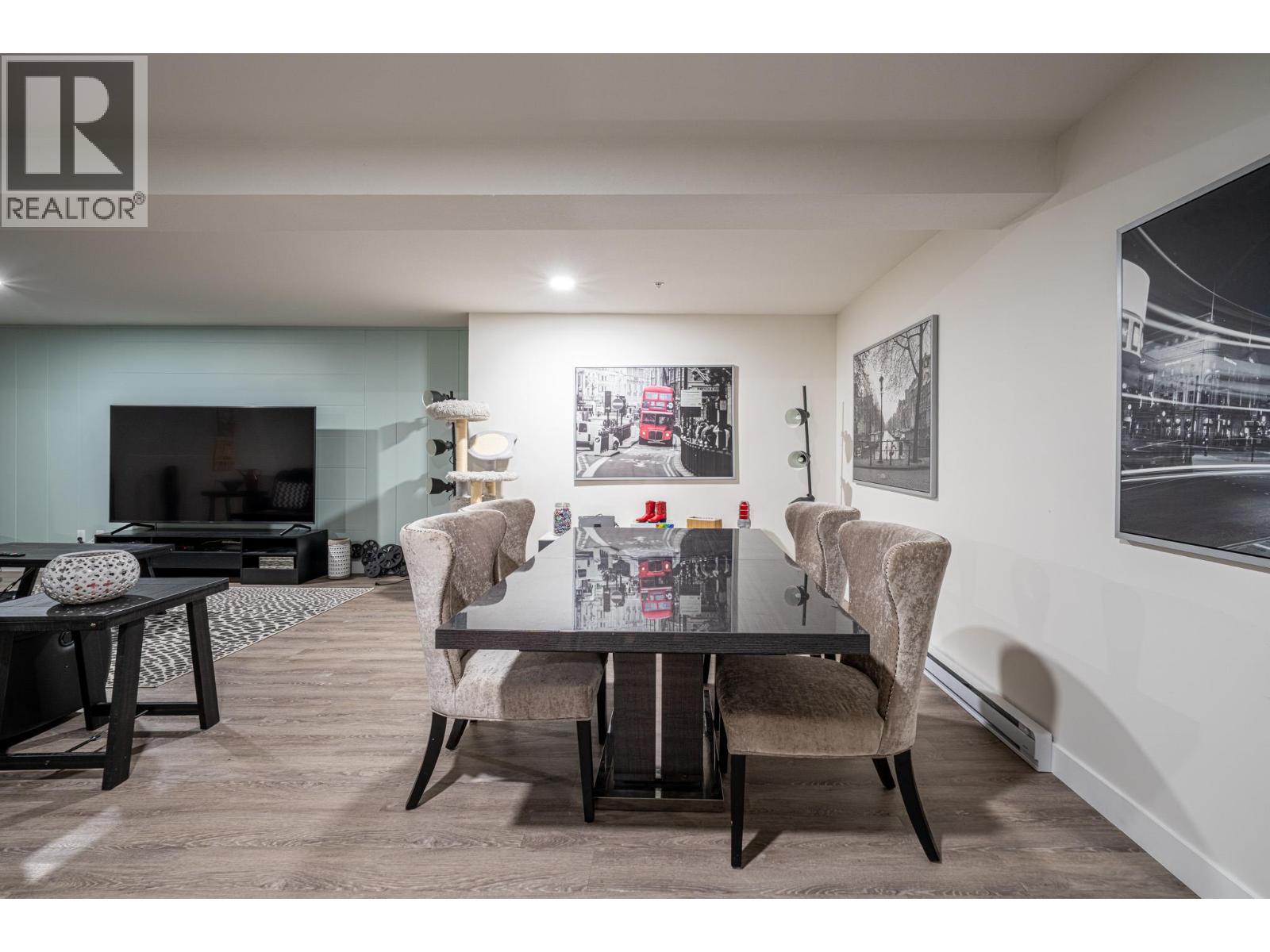 #5 2444 York Avenue - 45